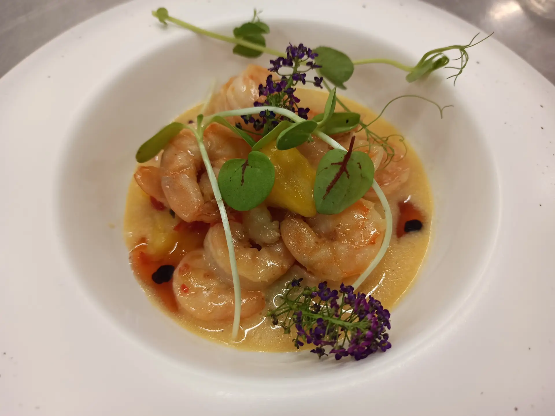 Скариди с Манго сос и сос Пири-Пири